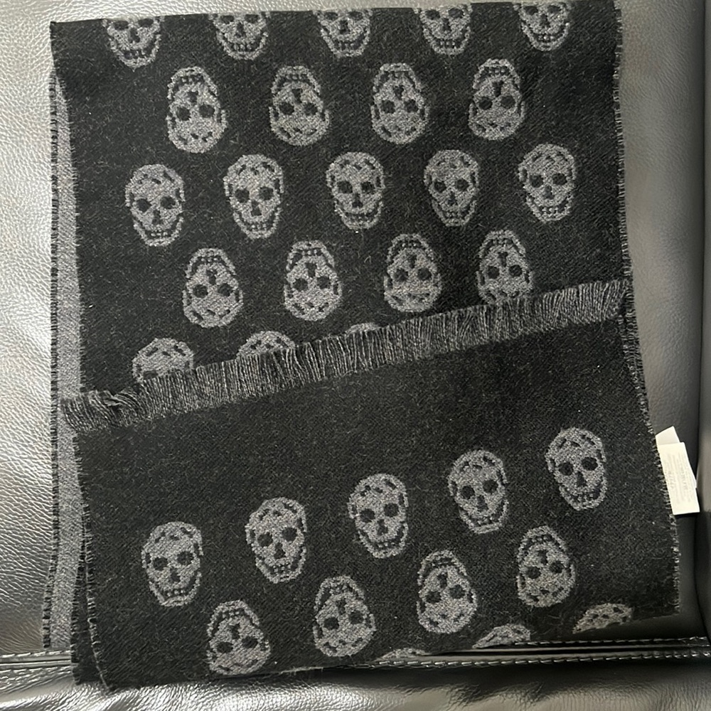Alexander McQueen reversible scarf, black and gray